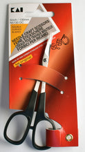 Load image into Gallery viewer, Kai 5&quot; Double Curved Scissors
