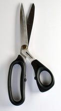 Load image into Gallery viewer, Consew Smooth Cut Dressmaking Shears (Scissors)
